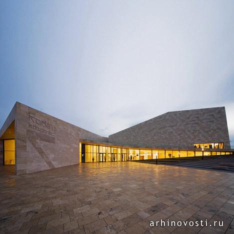Центр Кодали (Kodály Centre) от  Эпитезс Студио (Építész Stúdió). Печ, Венгрия.