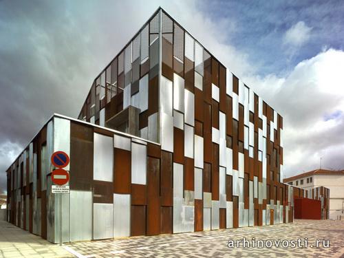 Поликлиника от Elap Arquitectos Ingenieros Slp. Велес-Рубио, Испания.
