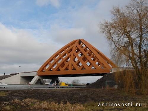 Деревянные мосты от Achterbosch Architectuur и Onix. Снек, Голландия.