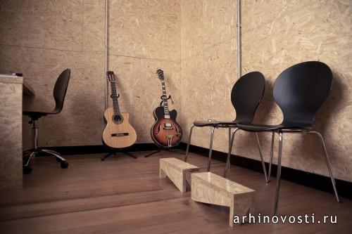 Дизайн интерьера музыкальной школы Eclética Centro De Música от 0E1 Arquitetos. Нова-Прата, Бразилия.