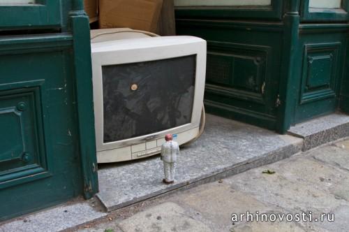 Стрит-арт проект «Cement eclipses» (Цементные затмения) от Исаака Кордала (Isaac Cordal). Стрит-арт проект «Cement eclipses» (Цементные затмения) от Исаака Кордала (Isaac Cordal).