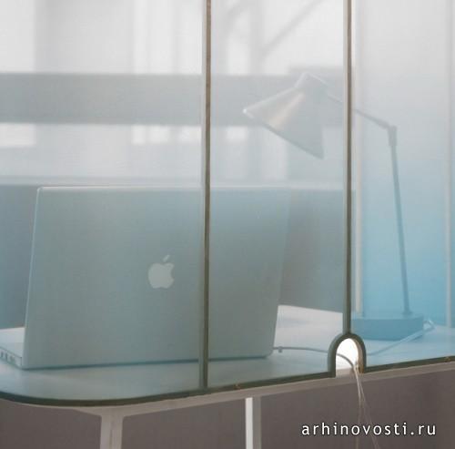 Стол «Fading Desk» от Теймена ван дер Штейна (Thijmen van der Steen).
