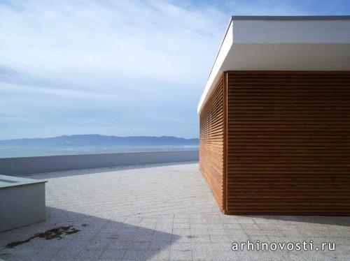 Медицинский центр для лиц пожилого возраста от IPOSTUDIO Architects. Монтемурло, Италия.