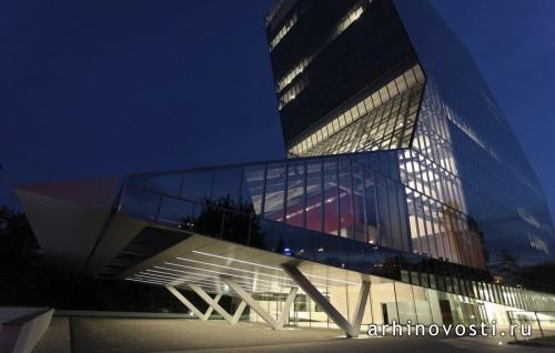 Головной офис банка UniCredit Țiriac Bank от Westfourth Architecture. Бухарест, Румыния.