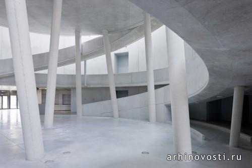 Музей от Bernard Tschumi Architects. Ализ-Сент-Рен, Франция.