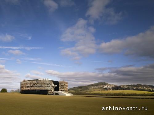 Музей от Bernard Tschumi Architects. Ализ-Сент-Рен, Франция.