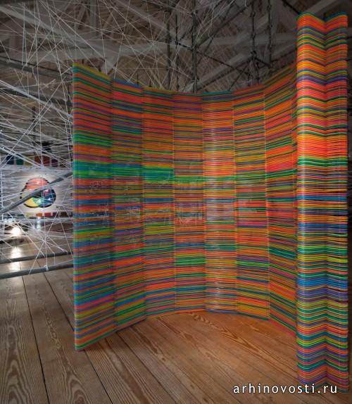 Инсталляция «Chromatic Screen» (Хроматический экран) от Like Architects.