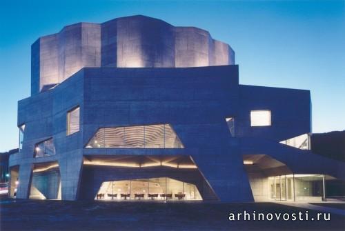 Культурный центр от Chiaki Arai Urban and Architecture Design. Офунато, Япония.
