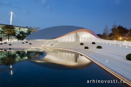 Павильон Porsche от Henn Architekten. Вольфсбург, Германия.