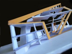 Автобусная остановка для торгового центра. Кишинев, Молдавия.