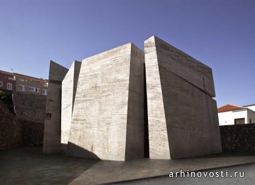 Церковь от Menis Arquitectos. Сан-Кристобаль-де-ла-Лагуна, Испания.