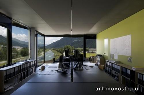 Офисное здание от Mierta & Kurt Lazzarini Architekten. Самедан, Швейцария.