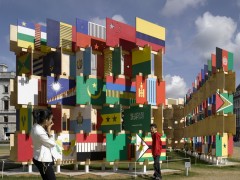 Архитектурная инсталляция «House of Flags» (Дом флагов) от AY Architects. Лондон, Великобритания.