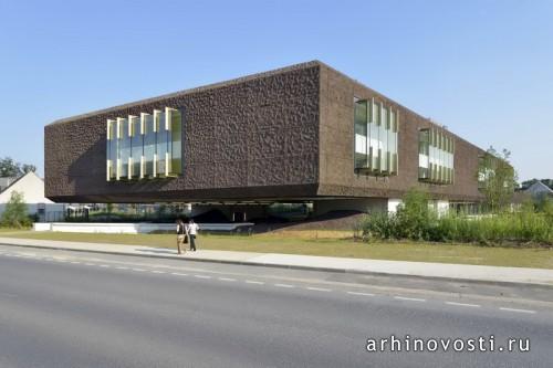 Библиотека Университета Марн-ла-Вале от Beckmann-N’Thépé Architects. Марн-ла-Вале, Франция.