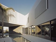 Частный дом от Divercity Architects. Афины, Греция.