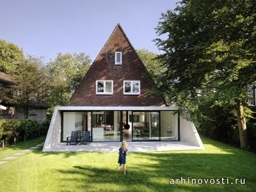 Треугольный дом от BaksvanWengerden Architecten. Бентвельд, Нидерланды.