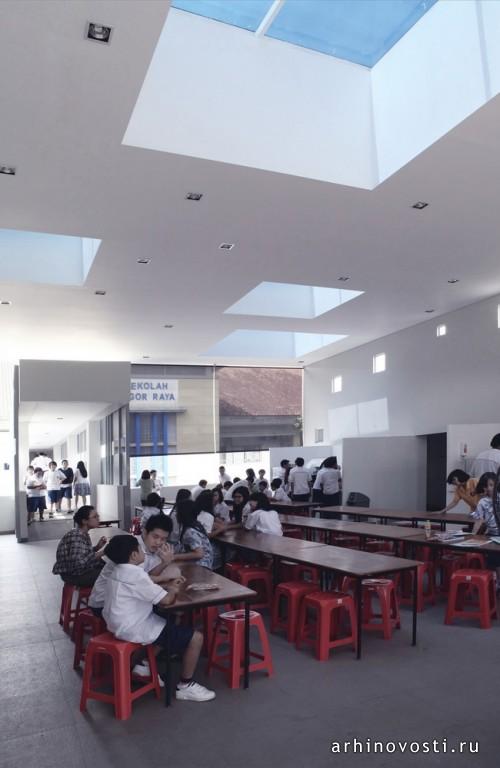 Корпус школы Sekolah Bogor Raya от Indra Tata Adilaras. Богор, Индонезия.