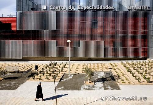 Центр медицинской помощи «CEDT Daimiel» от Estudio Entresitio. Даймьель, Испания.