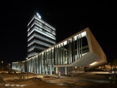 Центральный офис банка «Caja Badajoz» от Studio Lamela Architects. Бадахос, Испания.