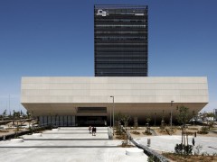 Центральный офис банка «Caja Badajoz» от Studio Lamela Architects. Бадахос, Испания.