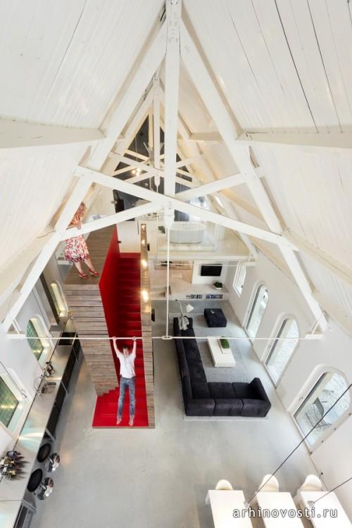 Проект «God’s Loft Story» (История лофта от Бога) от Leijh Kappelhoff Seckel van den Dobbelsteen architecten. Гаарло, Нидерланды.
