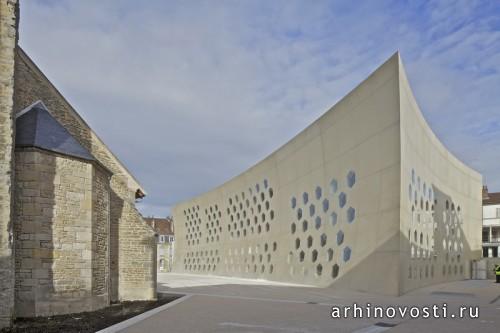 Библиотека от du Besset-Lyon Architectes. Лон-ле-Сонье, Франция.