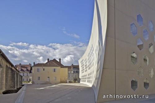 Библиотека от du Besset-Lyon Architectes. Лон-ле-Сонье, Франция.