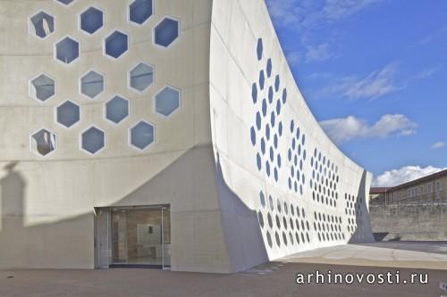 Библиотека от du Besset-Lyon Architectes. Лон-ле-Сонье, Франция.