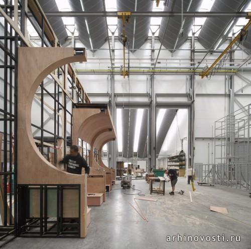 Фабрика по производству декораций от Nicholas Hare Architects. Парфлит, Великобритания. 