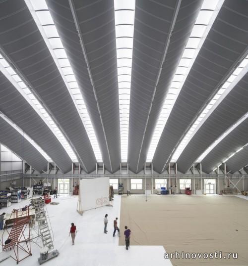 Фабрика по производству декораций от Nicholas Hare Architects. Парфлит, Великобритания. 