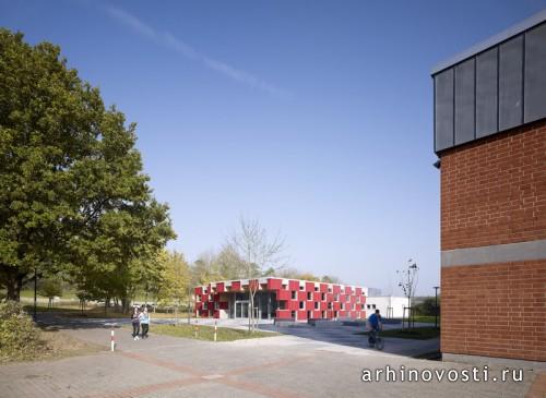 Школьная столовая от SpreierTrenner Architekten. Зальмталь, Германия.