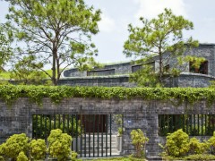 Каменный дом от Vo Trong Nghia Architects. Донгчьеу, Вьетнам.