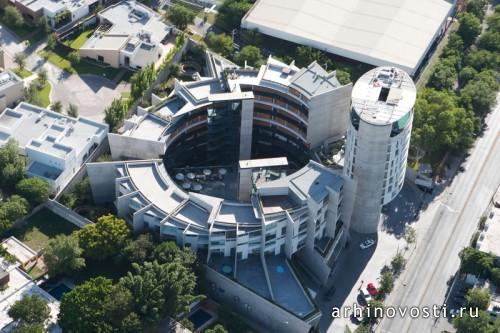 Многофункциональный комплекс «O Dos Vasconcelos» от Landa Arquitectos. Сан-Педро-Гарса-Гарсия, Мексика.