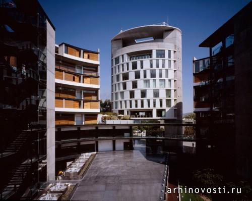 Многофункциональный комплекс «O Dos Vasconcelos» от Landa Arquitectos. Сан-Педро-Гарса-Гарсия, Мексика.
