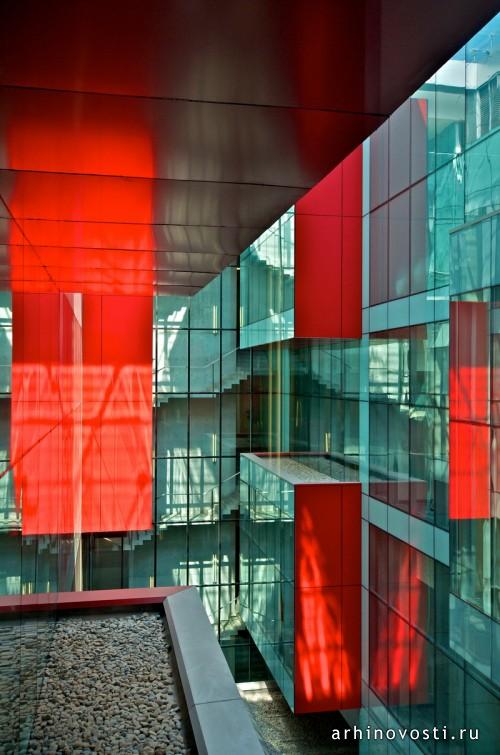 Центр по работе с клиентами банка Banorte от LeNoir & Asoc. Estudio de Arquitectura. Монтеррей, Мексика.