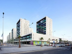 Многофункциональный комплекс от Batlle i Roig Architectes. Виладеканс, Испания.