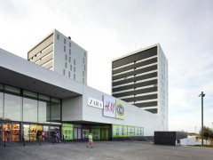 Многофункциональный комплекс от Batlle i Roig Architectes. Виладеканс, Испания.
