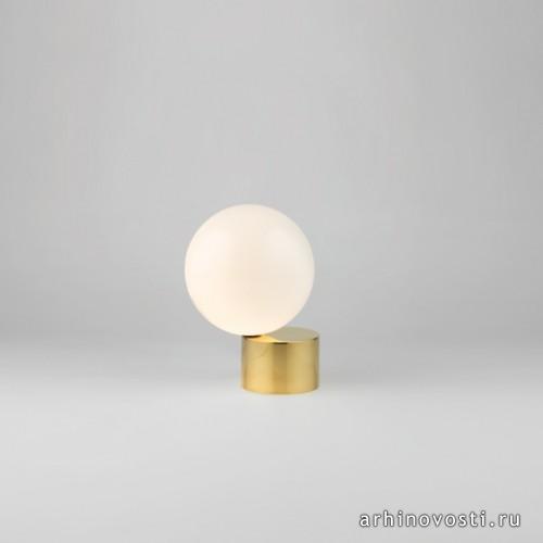 Лампа «На кончике языка» от Michael Anastassiades.