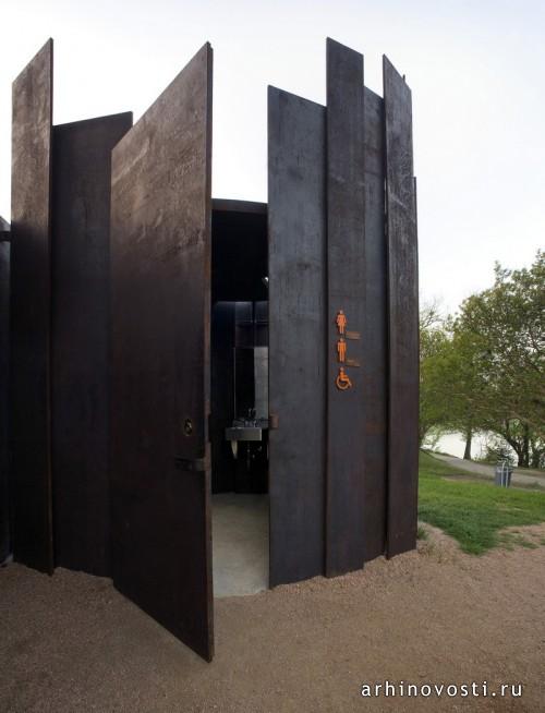 Общественный туалет от Miró Rivera Architects. Остин, США. 