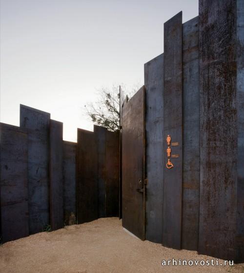 Общественный туалет от Miró Rivera Architects. Остин, США. 