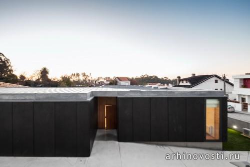 Жилой дом от Arquitectos Matos. Моштейру, Португалия.
