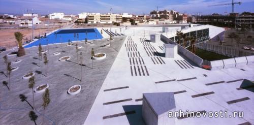 Библиотека и парк от Martín Lejarraga. Торре-Пачеко, Испания.