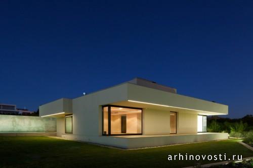 Жилой дом от Estúdio Urbano Arquitectos. Белаш, Португалия.
