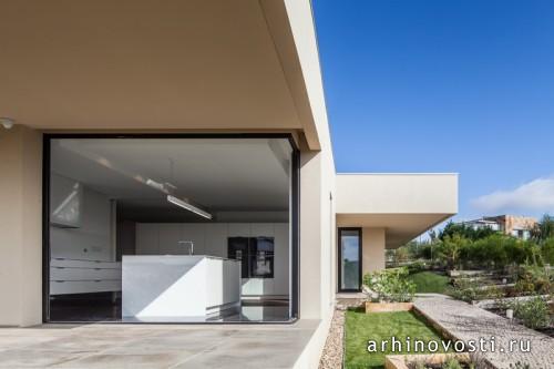 Жилой дом от Estúdio Urbano Arquitectos. Белаш, Португалия.