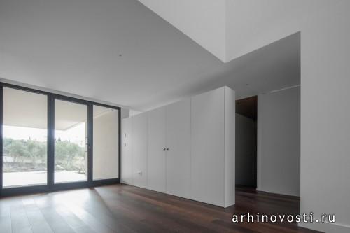 Жилой дом от Estúdio Urbano Arquitectos. Белаш, Португалия.