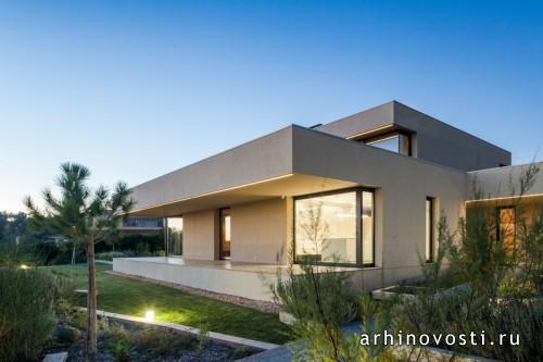 Жилой дом от Estúdio Urbano Arquitectos. Белаш, Португалия.