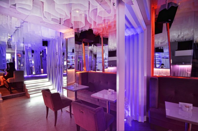 Хай-тек интерьер бара CRYSTALBAR