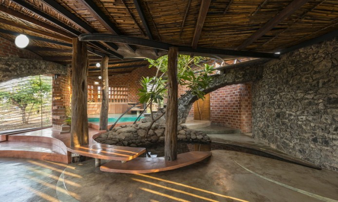 Плавные линии кирпичного дома от iStudio architecture