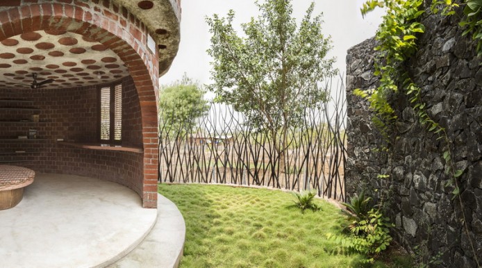 Плавные линии кирпичного дома от iStudio architecture