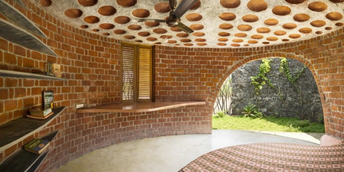 Плавные линии кирпичного дома от iStudio architecture